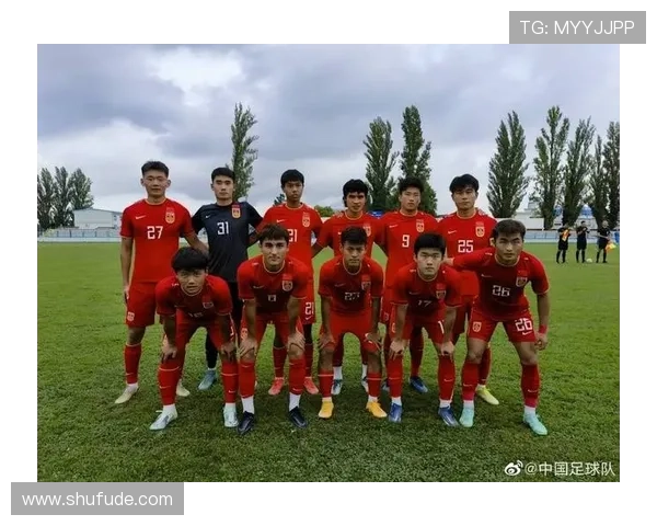 榕江县古州二小12名班超小球员与教练走进工体现场观摩国安对阵河南 榕江县古州二小12名班超小球员与教练走进工体现场观摩国安对阵河南